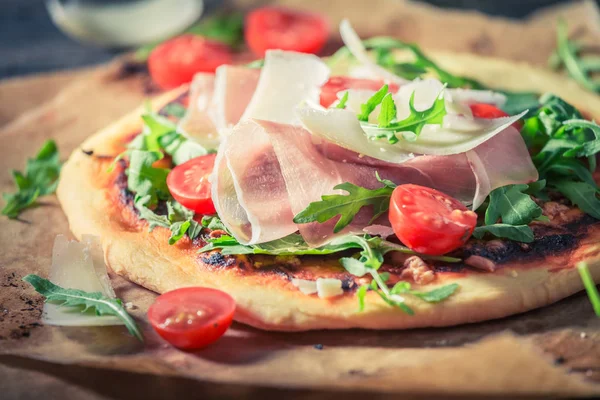 Pizza Deliciosa Com Tomate Queijo Rúcula — Fotografia de Stock