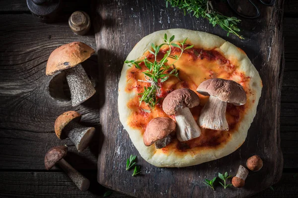 Disfrute Pizza Casera Con Setas Silvestres — Foto de Stock