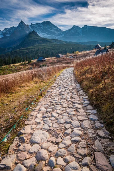 Stenen Pad Naar Vallei Van Bergen Bij Zonsondergang Herfst — Stockfoto