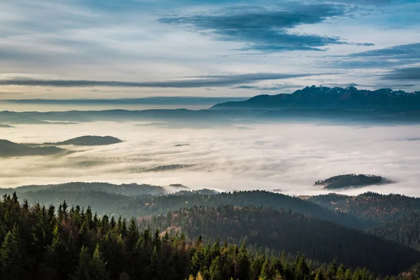 Nascer Sol Nebuloso Frio Nas Montanhas Tatra Outono — Fotografia de Stock