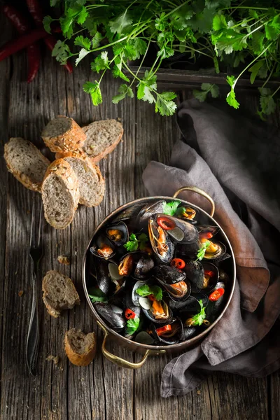 Top View Mussels Coriander Chili Peppers — Stock Photo, Image