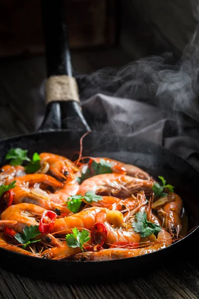 Tasty Shrimps Pan Garlic Chilli Peppers — Stock Photo, Image