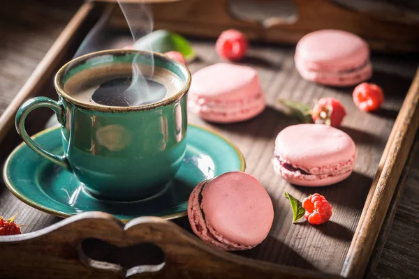 Hot Coffee Tasty Pink Macaroons Made Fresh Raspberries — Stock Photo, Image