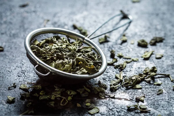 Fresh Green Tea Old Metal Strainer Black Table — Stock Photo, Image