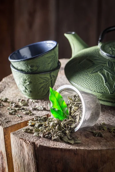 Výborné Svěží Zelený Čaj Železnou Konvice Šálek — Stock fotografie