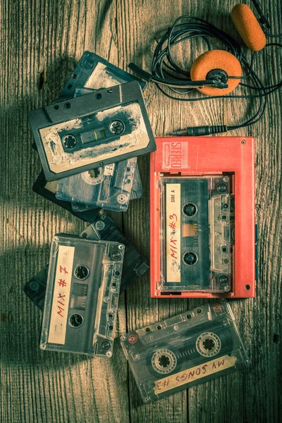 Κλασική Κασέτα Ακουστικά Και Walkman — Φωτογραφία Αρχείου