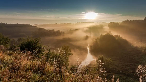 Alvorada Bonita Vale Nebuloso Outono Polônia — Fotografia de Stock