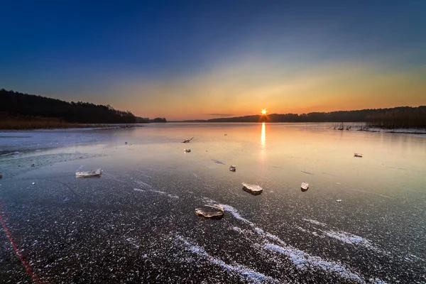 Pedaço Gelo Lago Congelado Pôr Sol Inverno — Fotografia de Stock