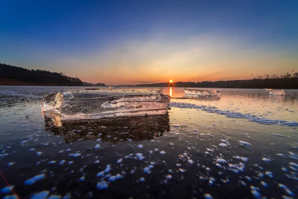 Zimno Kawałek Lodu Jeziorze Świcie Zimie — Zdjęcie stockowe