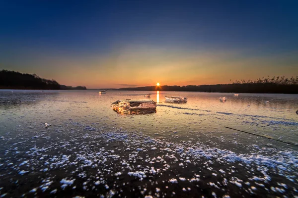 Lago Congelado Pedaço Gelo Pôr Sol Inverno — Fotografia de Stock
