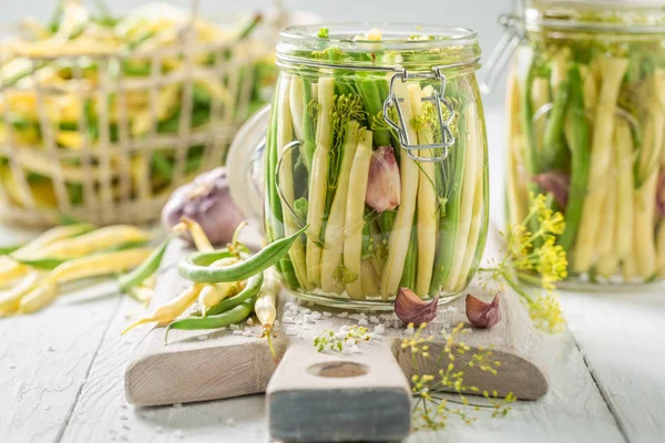 Bestanddeler Til Konserverte Grønne Gule Bønner Glasset – stockfoto