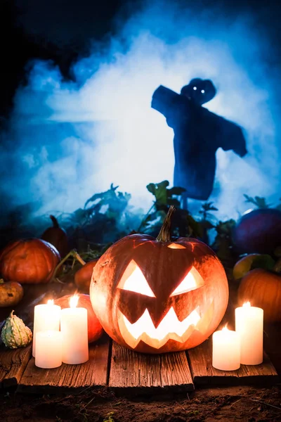 Abóbora Laranja Assustadora Campo Escuro Espantalhos Para Halloween — Fotografia de Stock
