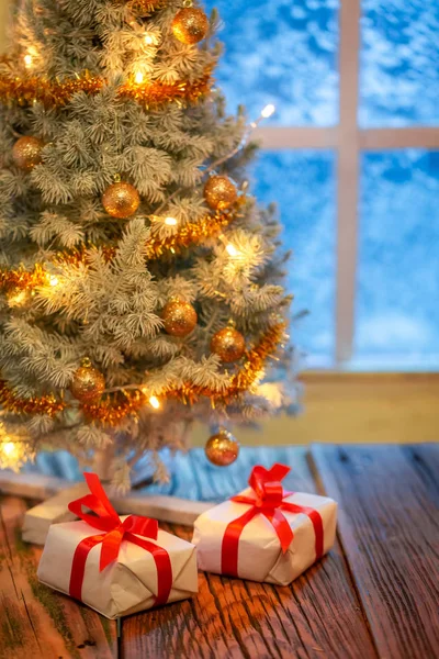 Cadeaux Sapin Noël Avec Fenêtre Gelée Lumière — Photo