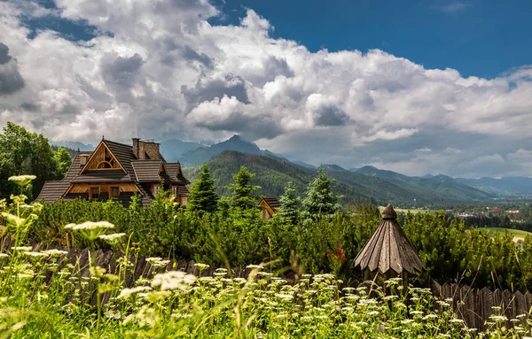 Pondok Kayu Dan Pegunungan Tatra Musim Panas Polandia — Stok Foto