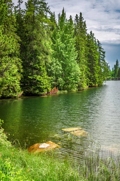 Εντυπωσιακή Λίμνη Βουνό Στο Strbske Pleso Στα Βουνά Thetatra — Φωτογραφία Αρχείου