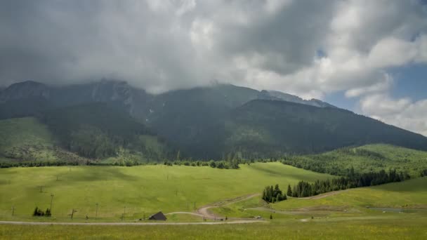 Nublado Día Sobre Las Montañas Bielskie Tatra Verano Eslovaquia Timelapse — Vídeo de stock