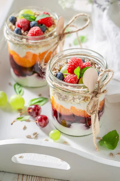 Zdravé Ovesné Vločky Jar Jogurtem Berry Ovoce — Stock fotografie
