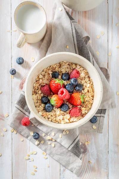 Delicious Granola Fresh Fruits Breakfast — Stock Photo, Image