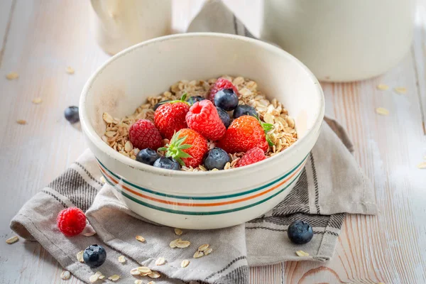 Bogyós Gyümölcsök Reggeli Ízletes Granola — Stock Fotó