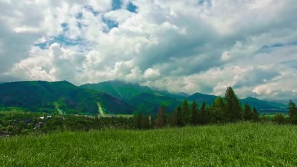 Monte Giewont Salto Con Gli Sci Giornata Nuvolosa Zakopane Polonia — Video Stock