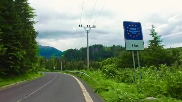 Δρόμος Ανάμεσα Λόφους Στο Tatras Στα Σύνορα Μεταξύ Της Πολωνίας — Αρχείο Βίντεο