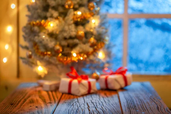 Verschwommener Hintergrund Mit Geschenken Weihnachtsbaum Und Lichtern Zur Montage — Stockfoto