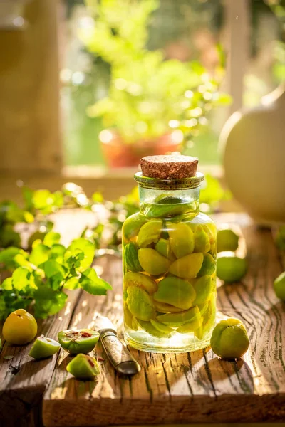 Fresh Quince Tincture Made Fruits Alcohol — Stock Photo, Image