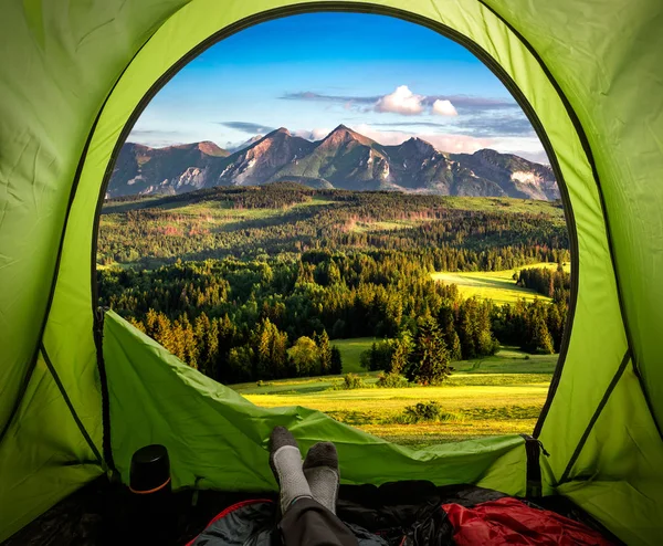 日落时从帐篷到贝利安斯克 塔特拉山的壮丽景色 — 图库照片