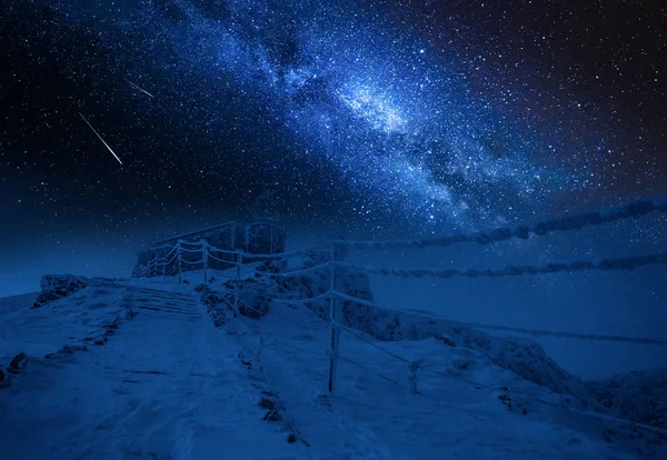 夜カスプロヴィ ヴィェルフ山の上への入り口 — ストック写真