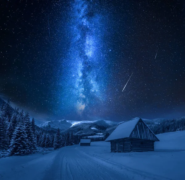 Milky Way Besneeuwde Weg Nachts Tatra Gebergte — Stockfoto