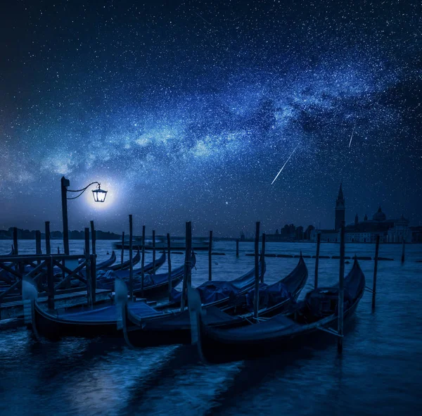 Swinging Gondoler Venedig Natten Med Stjärnor Italien — Stockfoto
