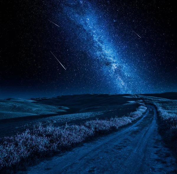 Impresionante Vía Láctea Sobre Carretera Rural Por Noche — Foto de Stock