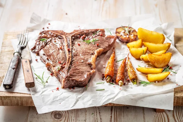 Bife Osso Fresco Temperado Com Sal Alecrim — Fotografia de Stock