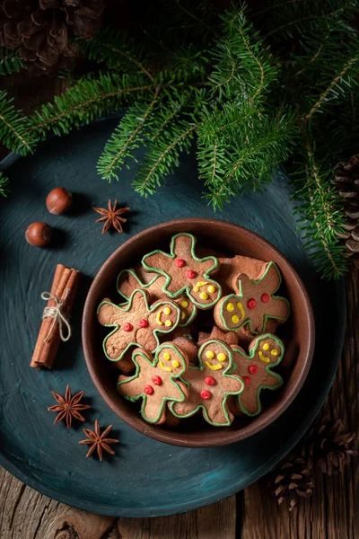Bovenaanzicht Van Zoete Cookies Bruin Kom Voor Kerstmis — Stockfoto