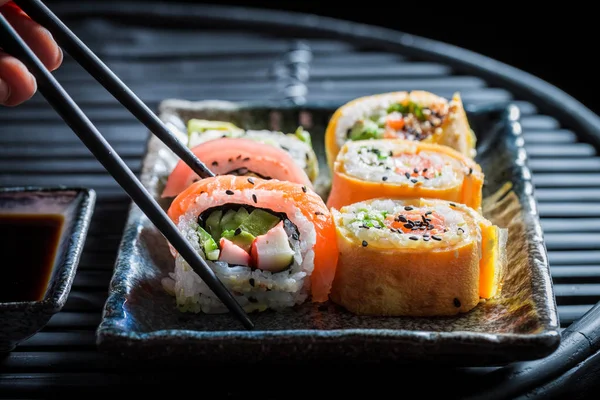 Verkostung Sushi Set Aus Frischem Gemüse Und Meeresfrüchten — Stockfoto