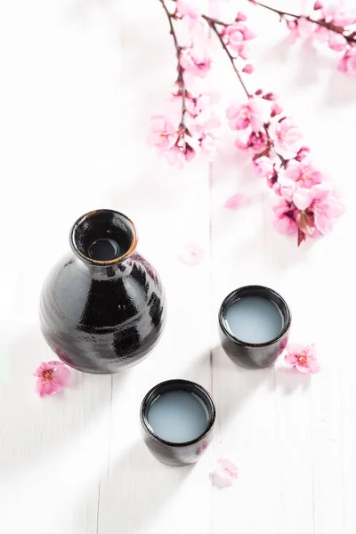 Sake Oude Zwart Keramiek Witte Tafel — Stockfoto