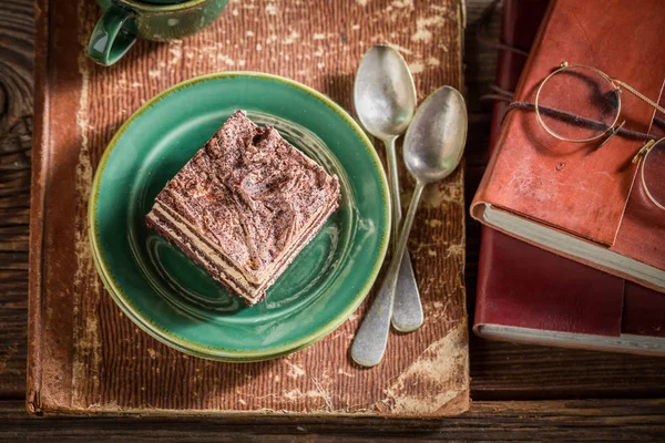 Closeup Homemade Chocolate Cake Old Books — Stock Photo, Image