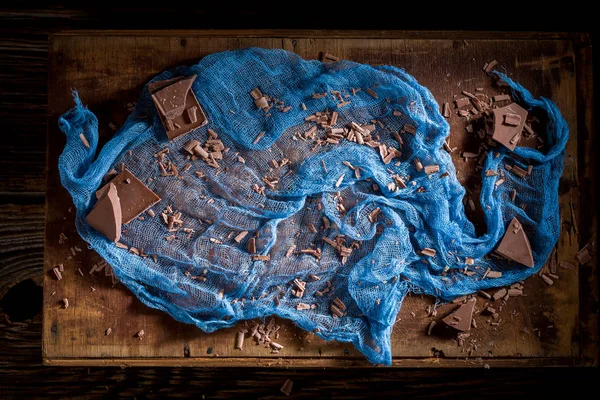 チョコレート 青と茶色の背景として繊維 — ストック写真