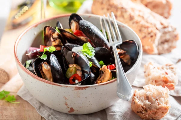 Deliciosos Mejillones Con Cilantro Chiles —  Fotos de Stock