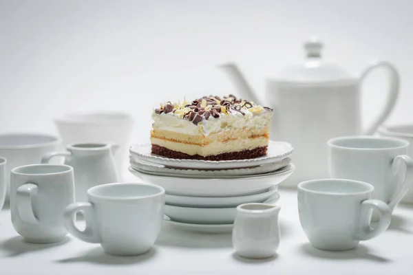 Крупный План Сладкого Белого Торта Муссом Шоколадом Фарфором — стоковое фото