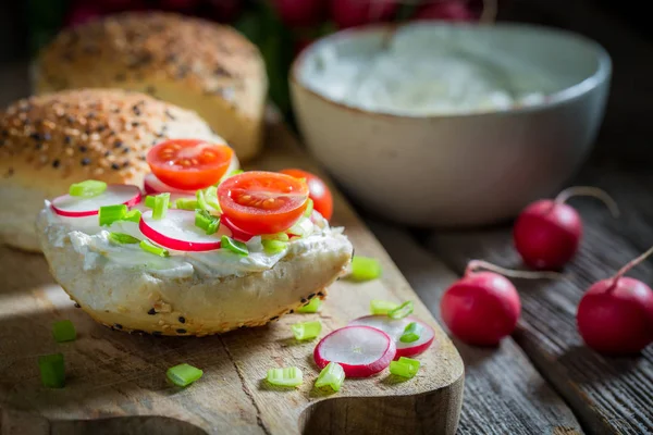 Fromage Peynir Domates Ile Sağlıklı Lezzetli Sandviç — Stok fotoğraf