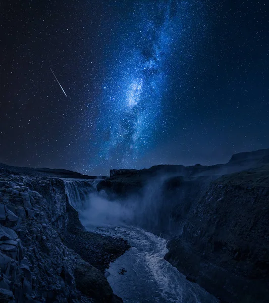Приголомшливий Водоспад Dettifoss Чумацький Шлях Ісландії Вночі — стокове фото