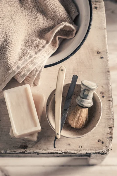Klassische Friseurausrüstung Mit Seife Pinsel Und Altem Rasiermesser — Stockfoto