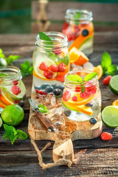 Sana Limonata Con Mix Agrumi Con Giornata Sole — Foto Stock