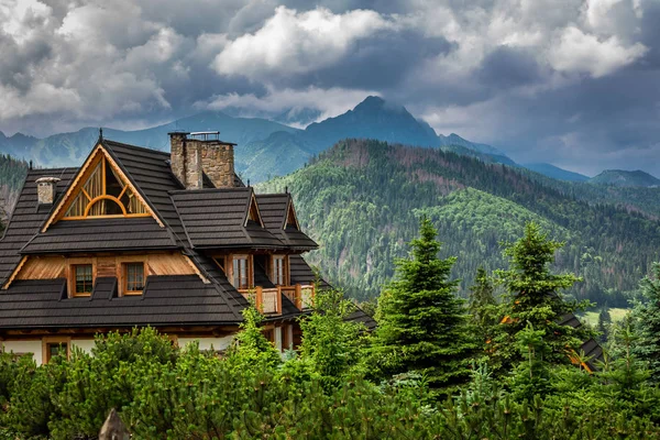 Houten Cottage Wolken Boven Tatra Gebergte Polen — Stockfoto