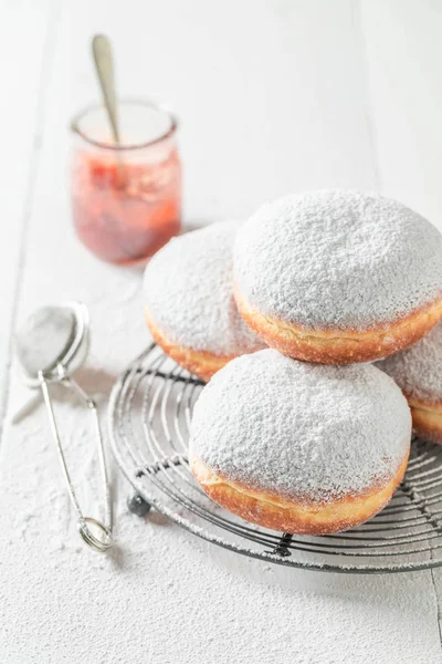 Вкусные Домашние Пончики Сахарной Пудрой — стоковое фото