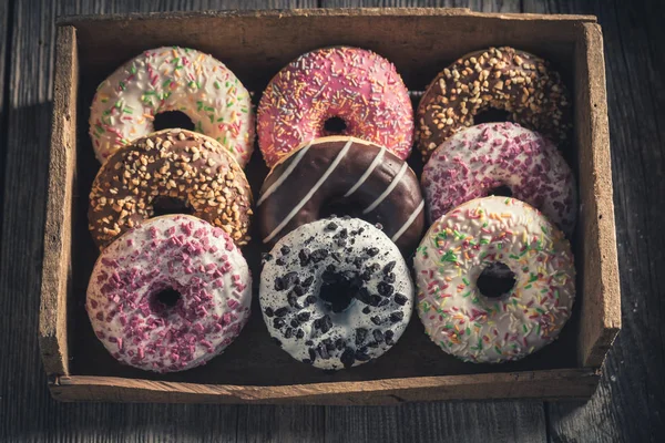 Сладкие Вкусные Пончики Сладкой Глазурью — стоковое фото