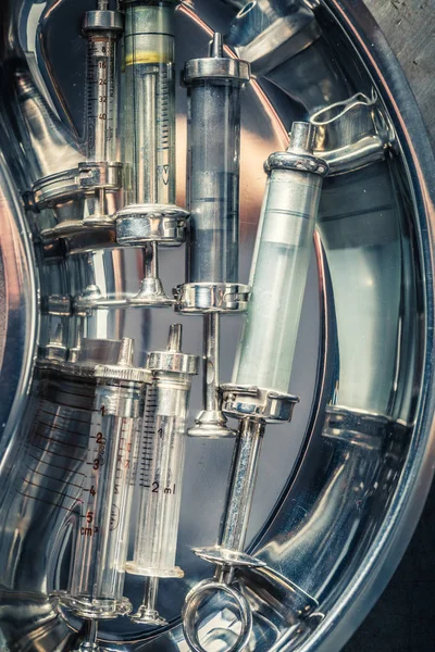 Vintage needle and syringes in a stainless steel container — Stock Photo, Image