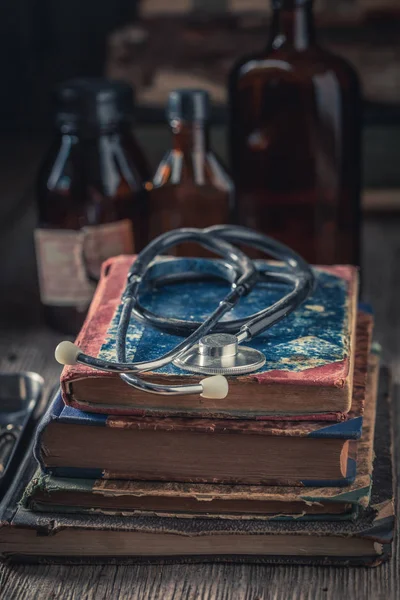 Primer plano del retroestetoscopio como concepto de educación médica —  Fotos de Stock