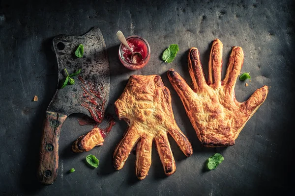 Extraño pastel de dos manos como concepto de gusto —  Fotos de Stock